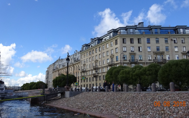 Belyij Begemot U Petropavlovki Apartments