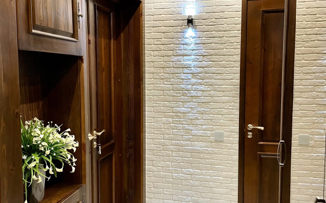 Lyuks Ryadom S Naberezhnoy Flat