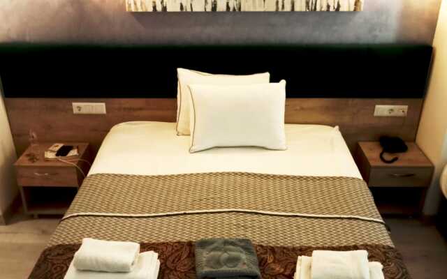 Loren Hotel & Suites