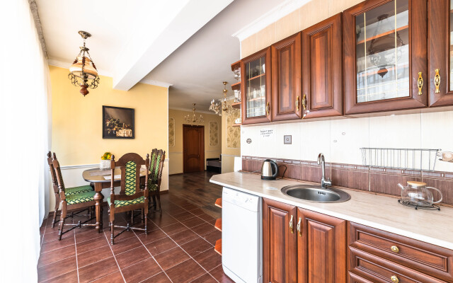 Апартаменты у Крейсера Авроры и Финляндского Вокзала