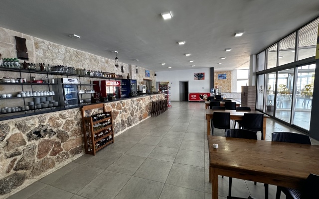 Teko's Golden Hill Hotel