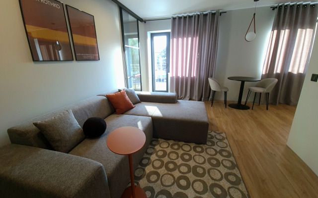 Квартира новая в центре RomanovApart