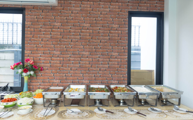 Отель Life Grand Chiang Mai