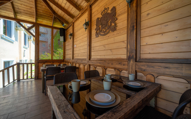 Arno Guest House