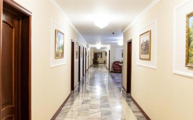 Adonis Hotel
