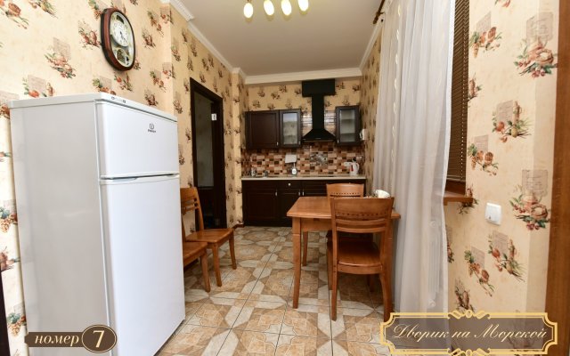 Dvorik Na Morskoj Furnished rooms