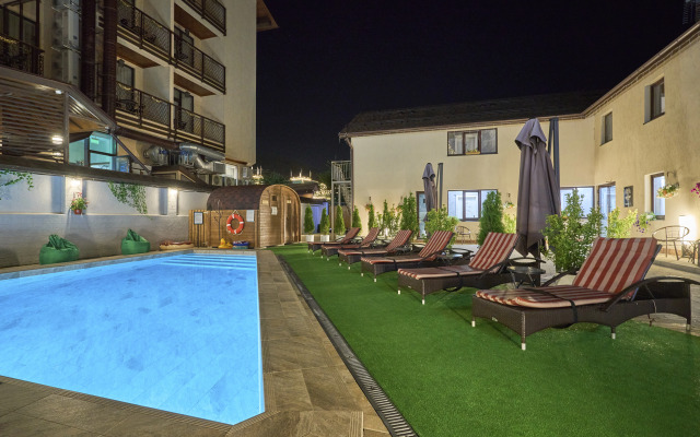 Hotel Astra De Rosa