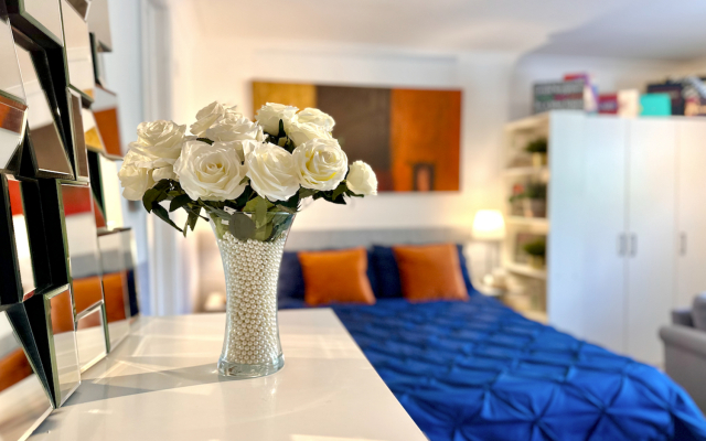 Damos Living - Superb Business En-Suite Studio Apartments
