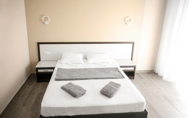 Diamond Delux Guest House