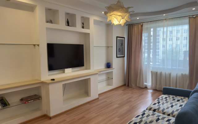 2-Kh Komnatnaya Na Kalandarishvili 40/8 Flat