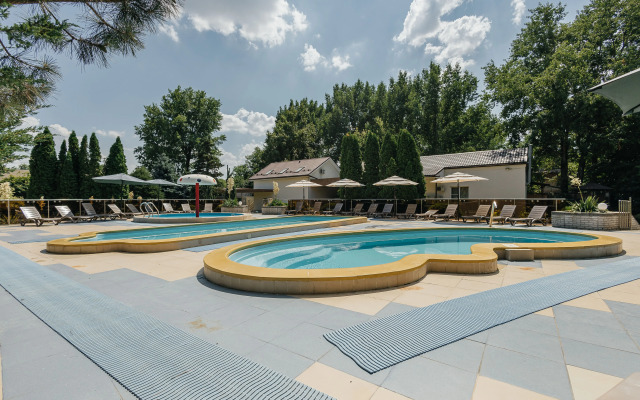 Yolochka Hotel