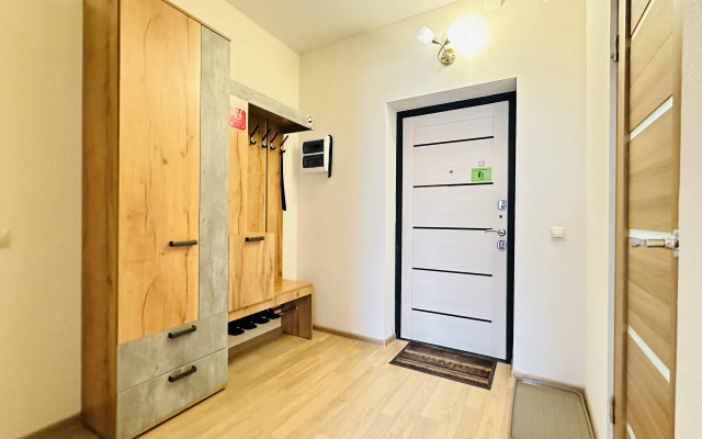 Uutnaya Evro-dvukhkomnatnaya u Naberezhnoy Flat