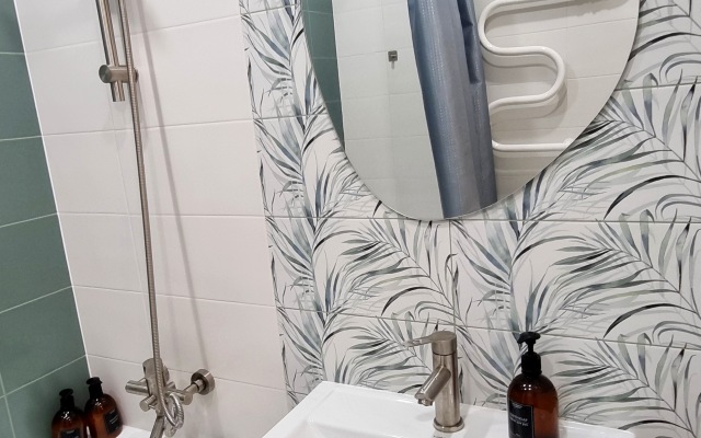 Dvukhkomnatnaya v tikhom rayone i blizko k metro Flat