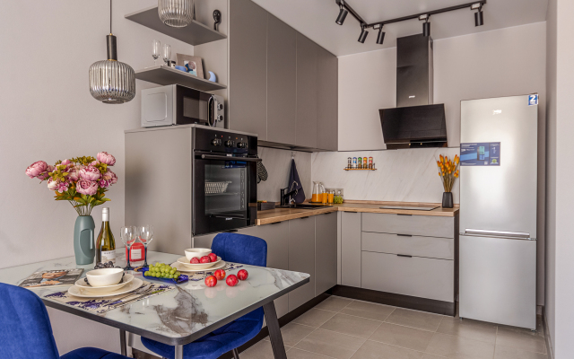 evro-2 u m. Lesnaya Apartments