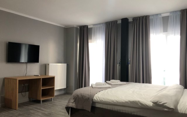 Port Hotel