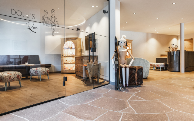 La Cort My Dollhouse - Adults Only