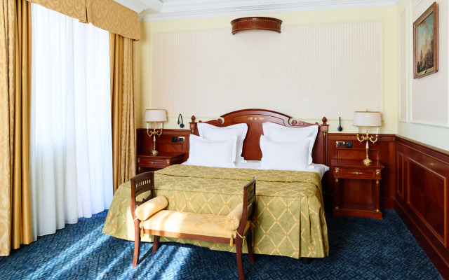 Отель Парус