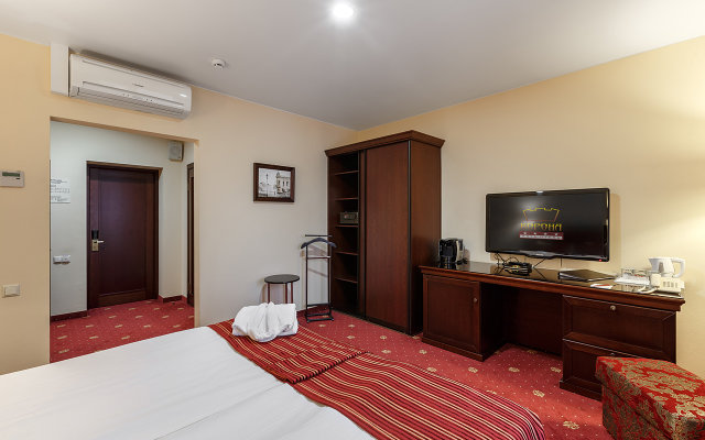 Klub-Hotel Korona