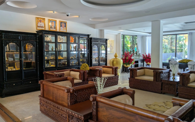 Отель Jaya Suites Hotel