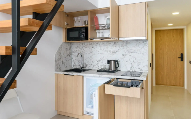 Flat Dvukhurovnevaya  S Vidom Na More