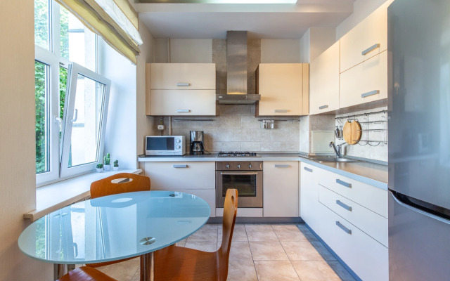 Апартаменты трехкомнатные  Ladgorna возле ГУМа