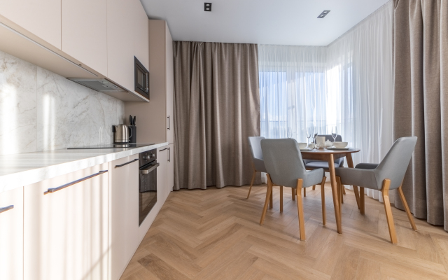 Апартаменты трехкомнатные с дизайнерским ремонтом