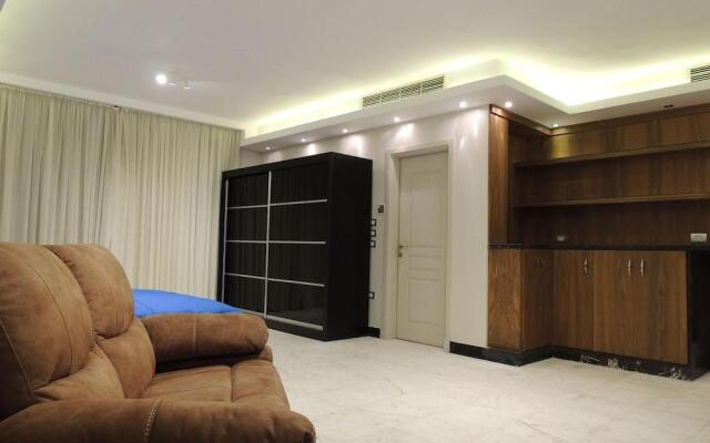 Sultan Luxurious Townhouse Near Auc Apartments