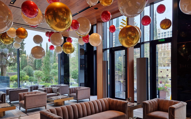 V Otele s Vsesezonnym Basseynom Apartments