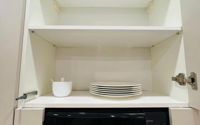 3 mestnye s balkonom i basseynom Apartments