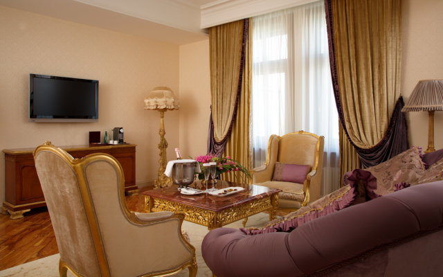 Отель Radisson Collection Hotel, Moscow