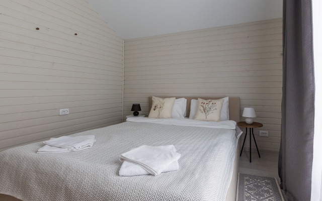 Point 383 Berezovyj Guest House