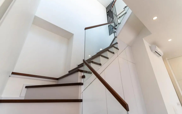 Dvuhehtazhnye Apartamenty s otkrytoj terrasoj na Stachek 62