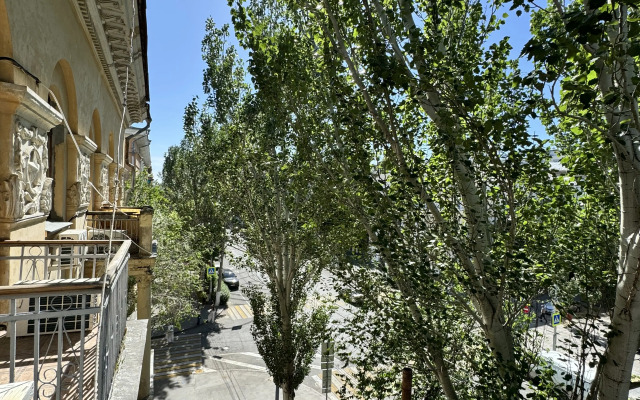 Na central'noj naberezhnoj Flat