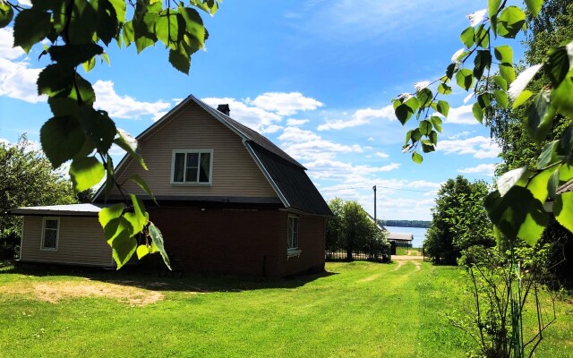 Гостевой Дом с Камином и Баней у Озера