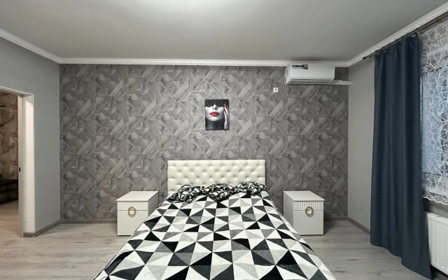 Uyutnaya kvartira v novom dome Flat