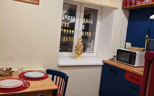 Апартаменты Apartment overlooking the library