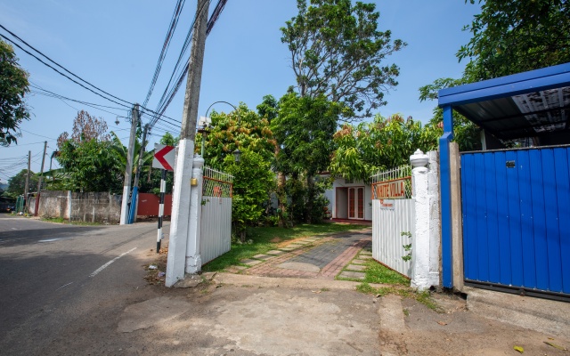 Yoho White Villa Hotel