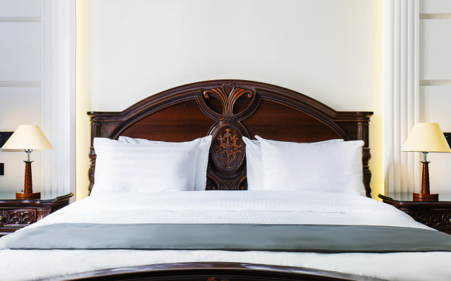 Отель Grand Nur