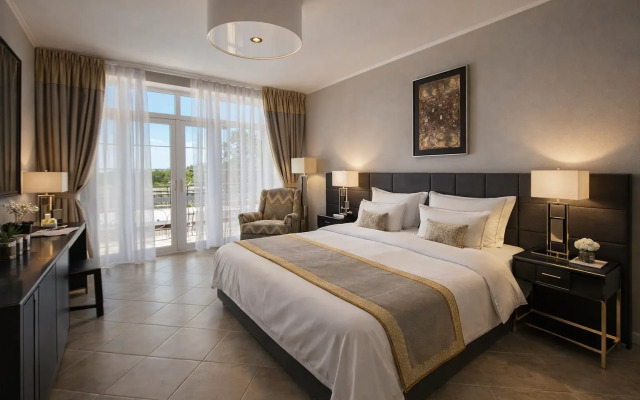 Отель Cromwell White