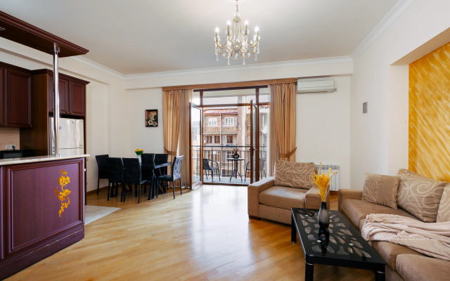 2-K v Novostroyke, Ulitsa Arama, Di480 Flat