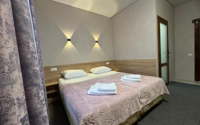 Rose Caucasus Verde Guest House