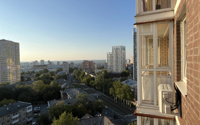 Prostornaya Kvartira V Tsentre Goroda Flat