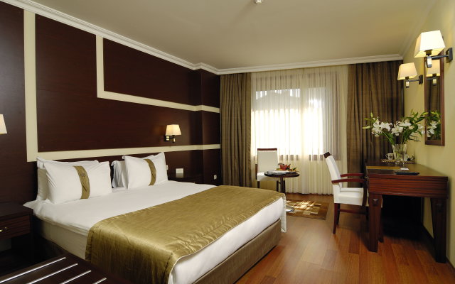 Crowne Plaza Istanbul Ortakoy Bosphorus, an IHG Hotel