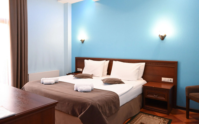 Shine House Hotel