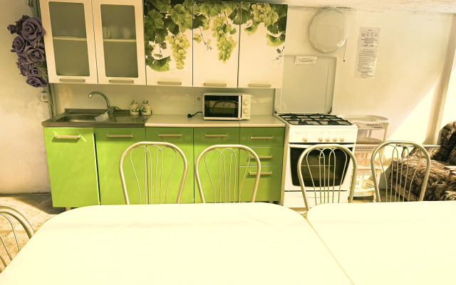 Uyut Guest House