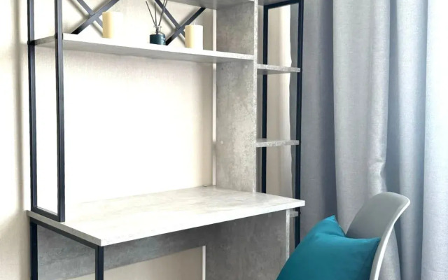 Na Petra Podzolkova 28 Ryadom S Planetoy Flat