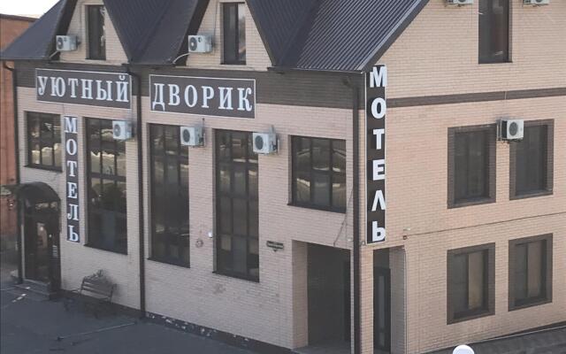 Uyutnyij Dvorik Mini-hotel