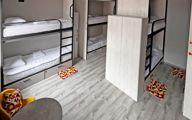 V Tsentre Hostel