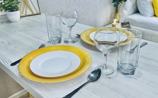 Studiya Limon vozle parka i lebedinogo ozera