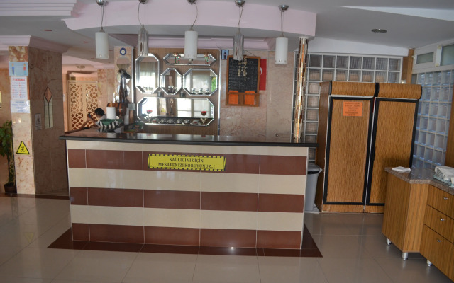 Megas Hotel
